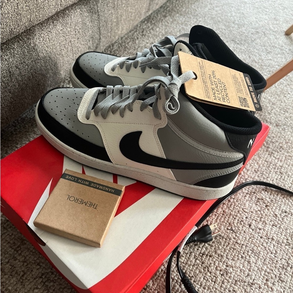Nike Men's Black and Gray Sneakers